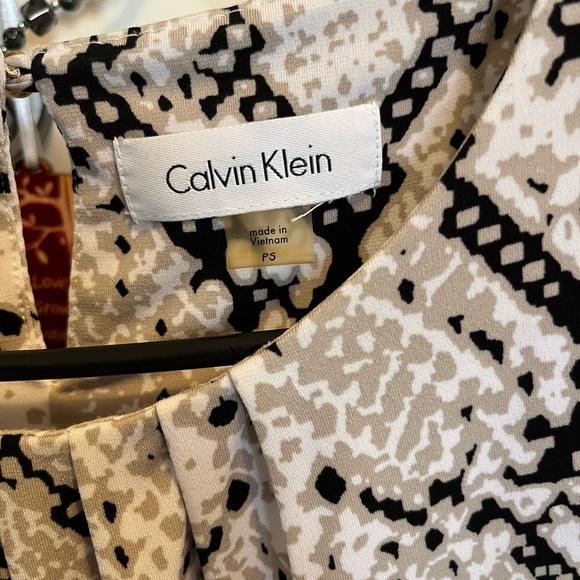 Calvin Klein small (p) - Picture 2 of 2